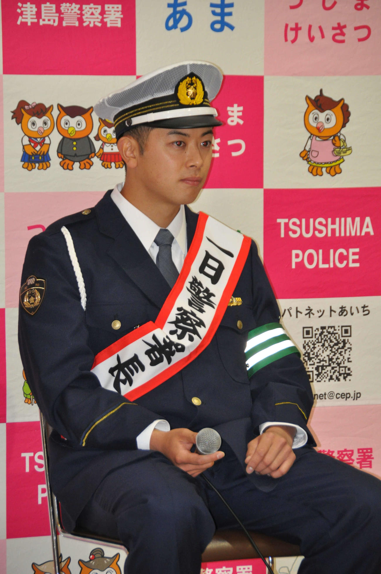 津島警察署の1日署長を務めた中日松山