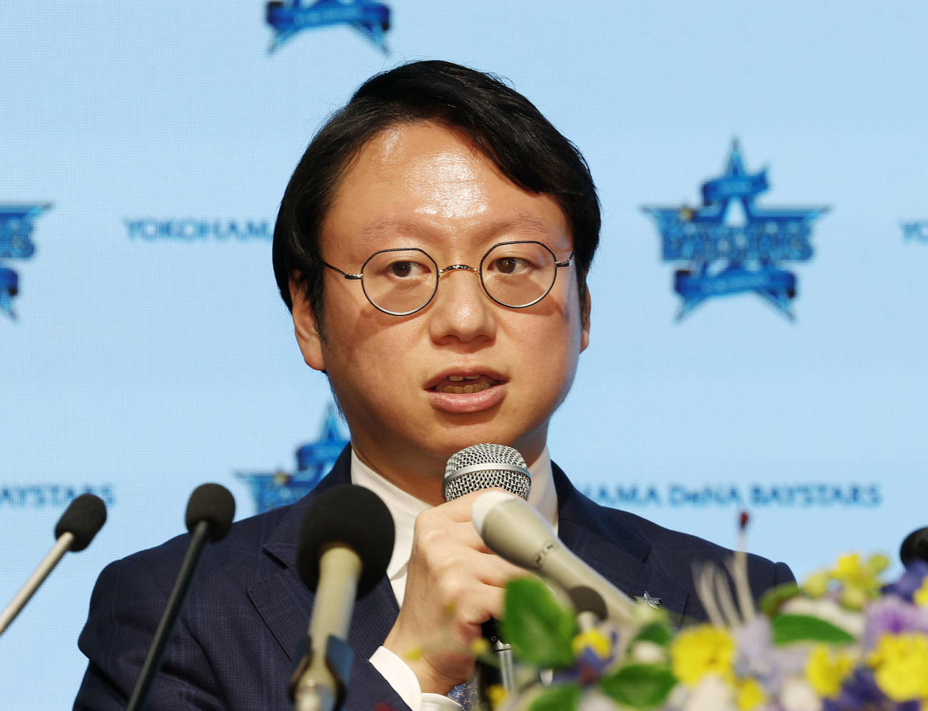 会見に臨むDeNA木村球団社長（撮影・宮地輝）