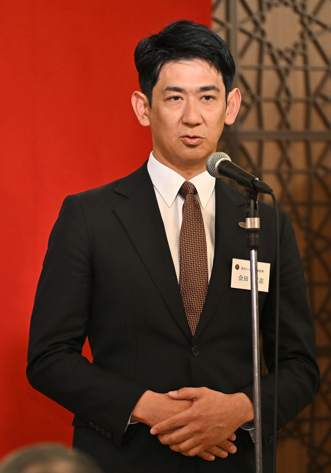 読売巨人軍OB会総会であいさつする会田3軍監督（撮影・滝沢徹郎）