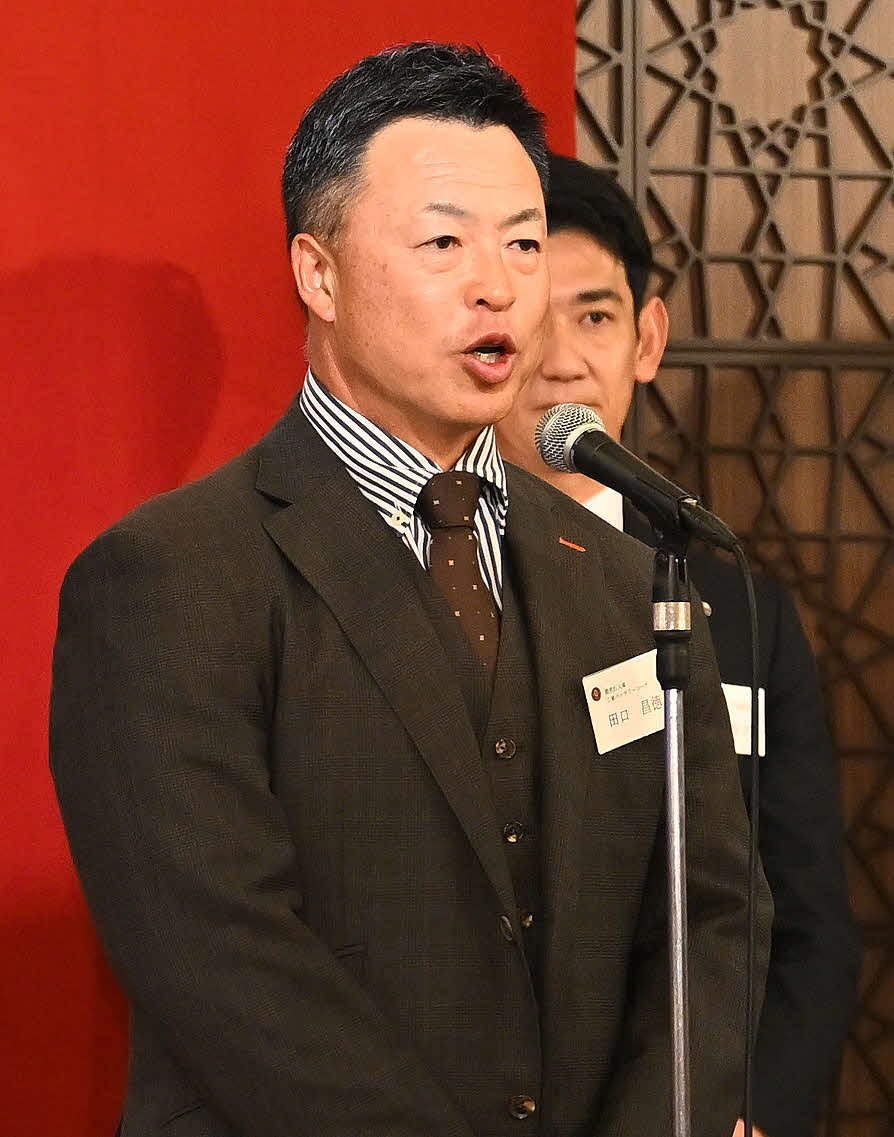 読売巨人軍OB会総会であいさつする田口2軍バッテリーコーチ（撮影・滝沢徹郎）