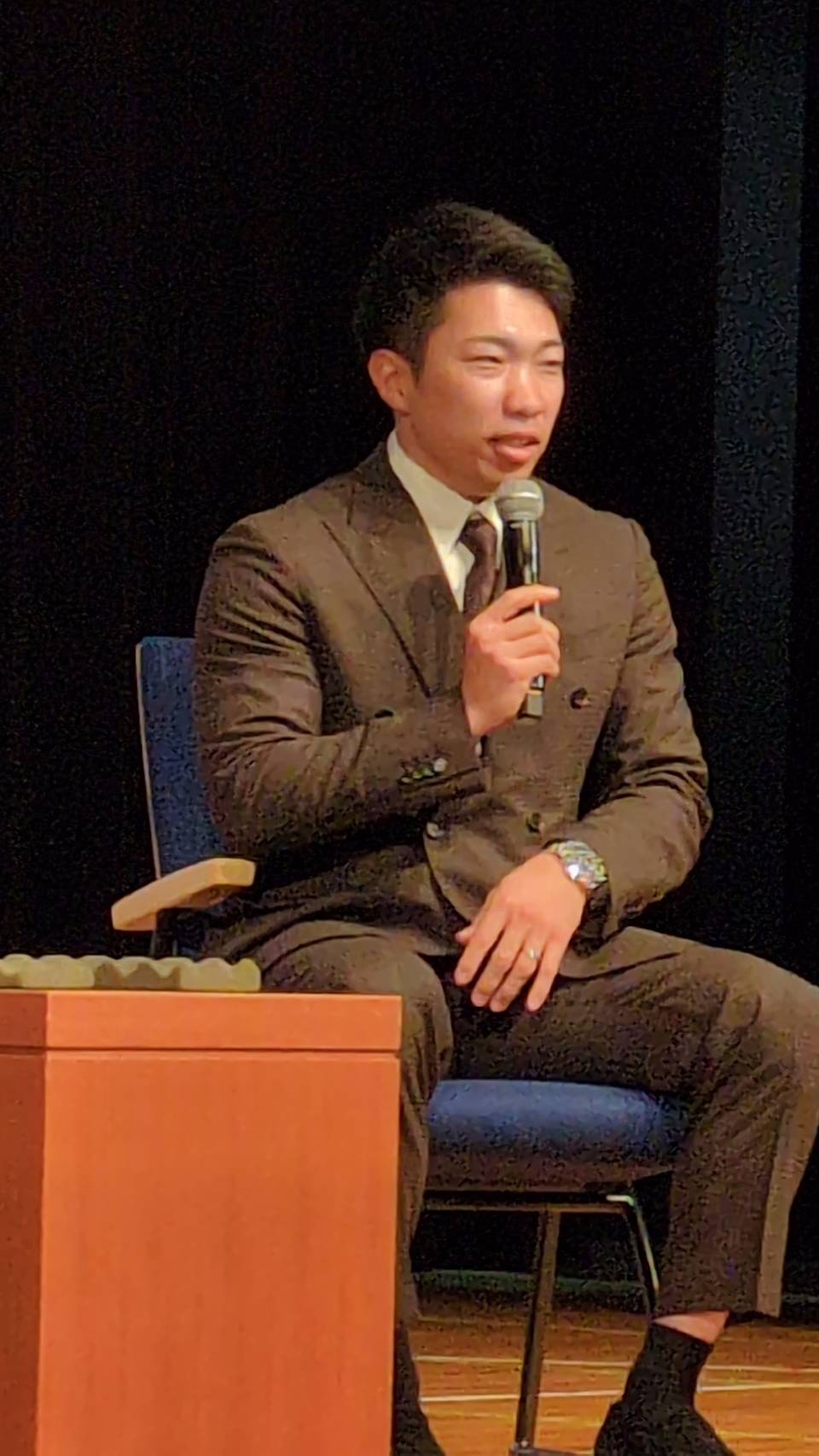 トークショーで話す阪神石井（撮影・堀まどか）