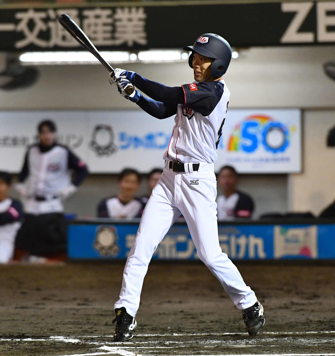 EAST HOPES対WEST DREAMS 3回裏EAST無死、二塁への内野安打を放つ野田昇吾さん（撮影・岩下翔太）