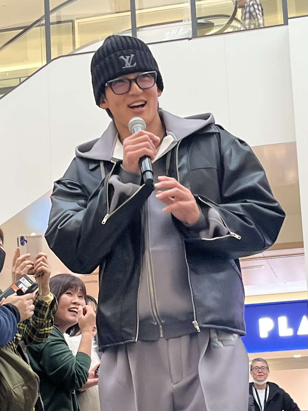 コラントッテのトークショーに参加したオリックス山崎（撮影・村松万里子）