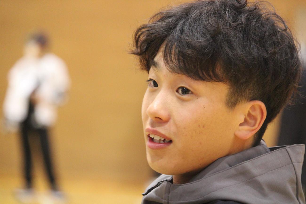 地元上越市で野球教室を行った西武滝沢（撮影・金子真仁）