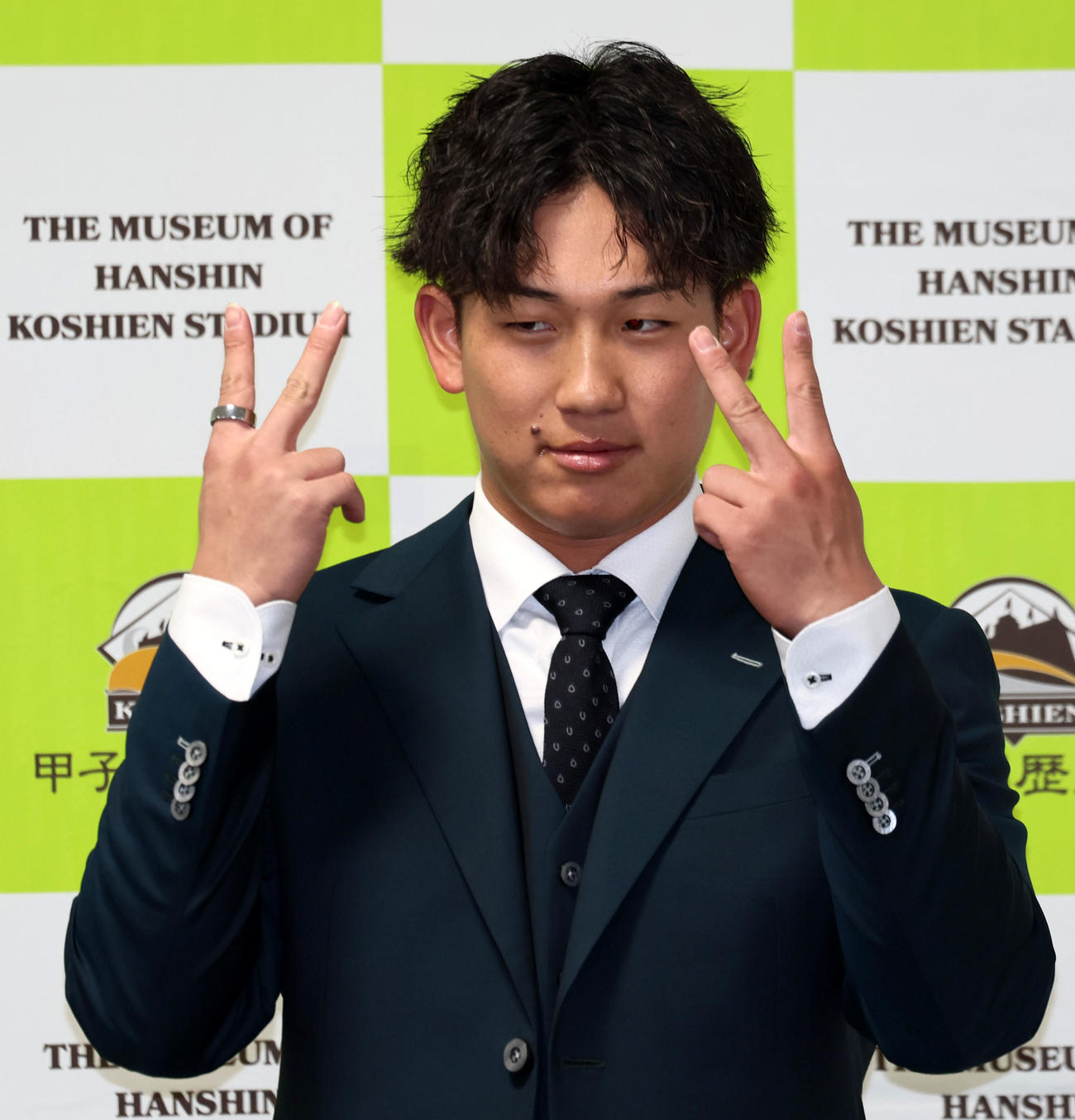 甲子園歴史館でトークショーを行った阪神伊原（撮影・加藤哉）