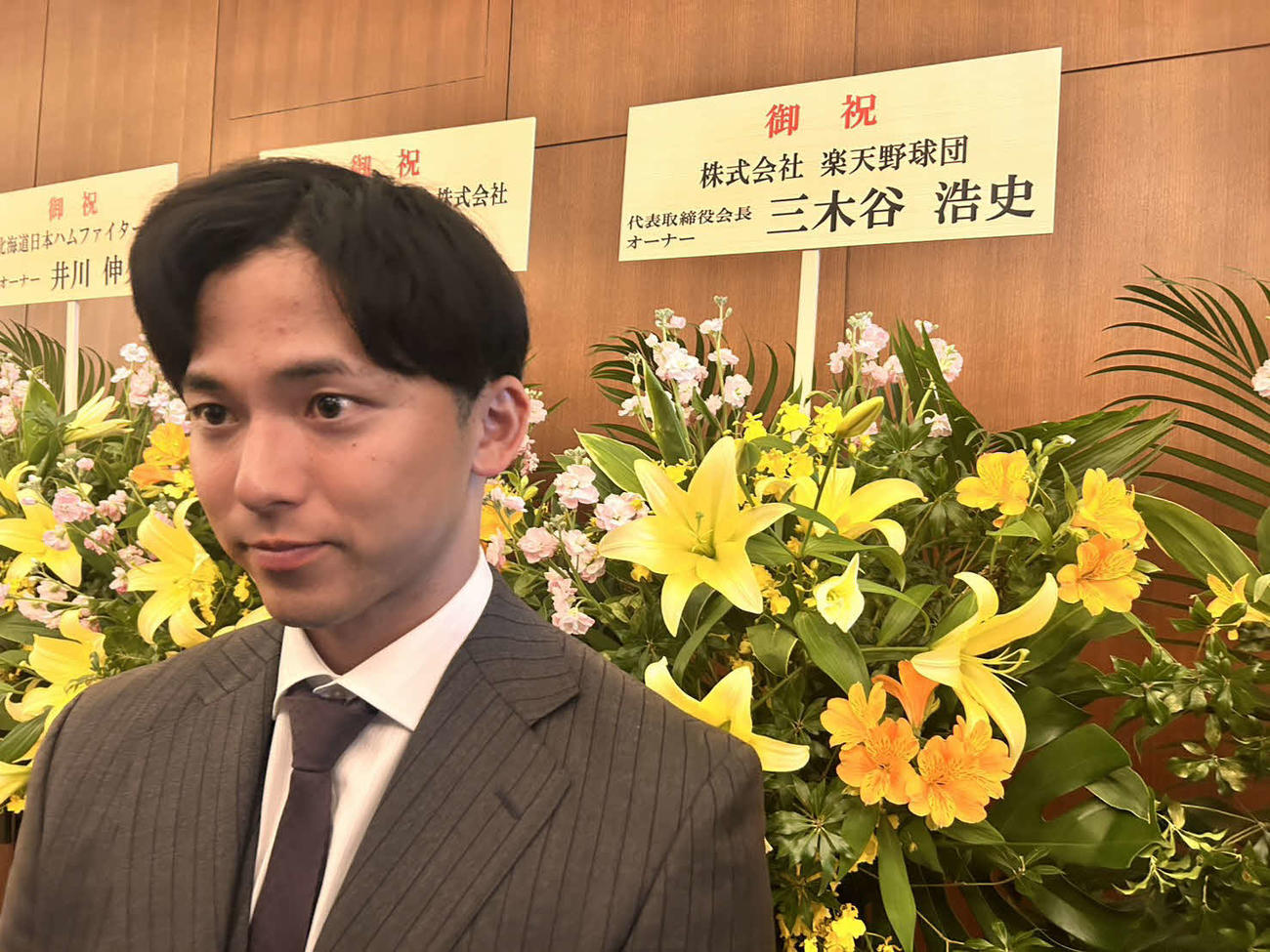 楽天2位早大エース伊藤樹投手の入団に「頼もしい選手ので、一緒に活躍できれば」と歓迎する明大OBの宗山（撮影・平山連）