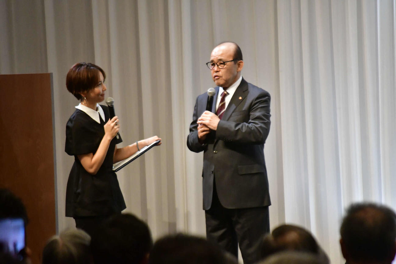 早大OBで阪神オーナー付顧問の岡田氏（撮影・平山連）