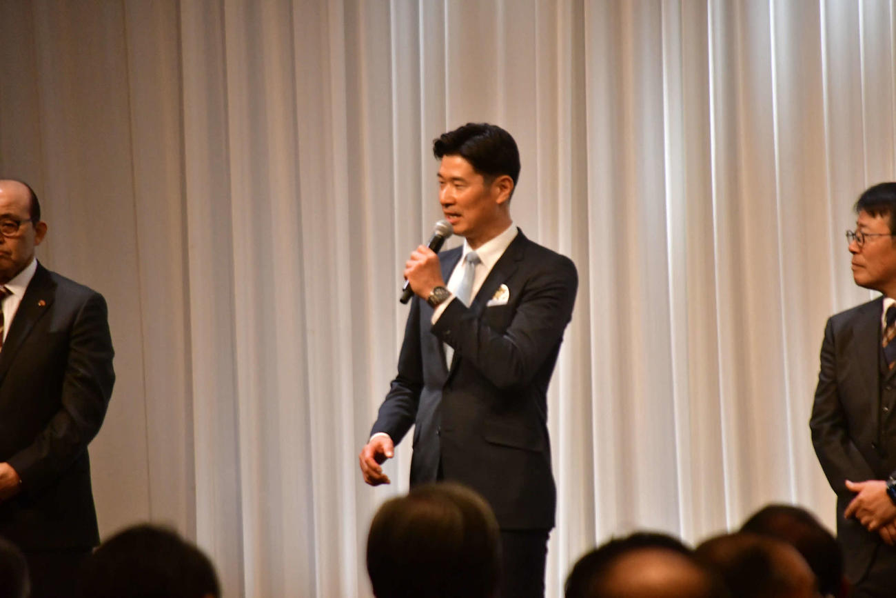 東京6大学野球連盟創設100周年記念祝賀会に出席した立大OBで西武球団本部長を務める広池氏（撮影・平山連）