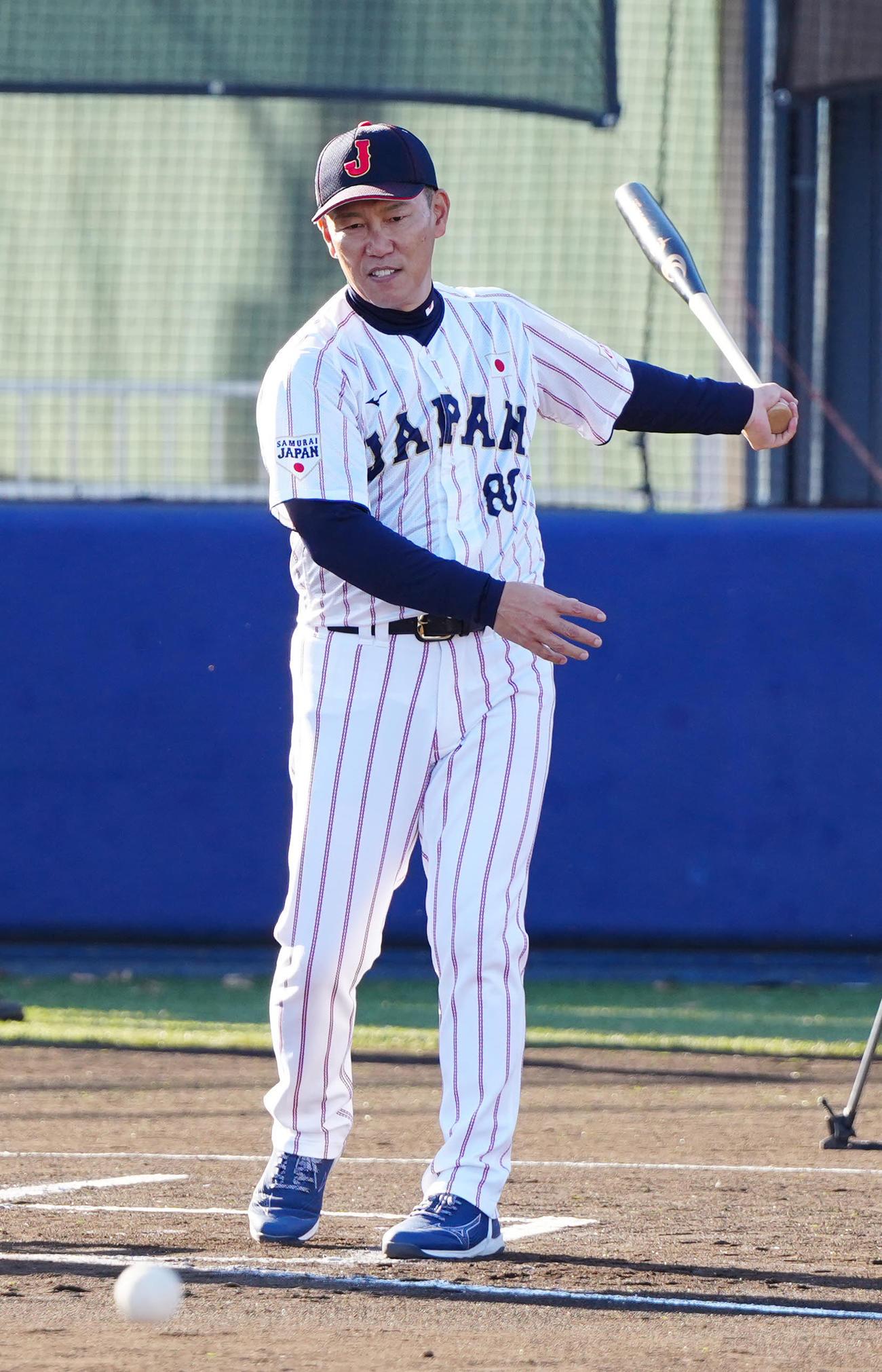 野球教室でノックする侍ジャパン井端監督（撮影・江口和貴）
