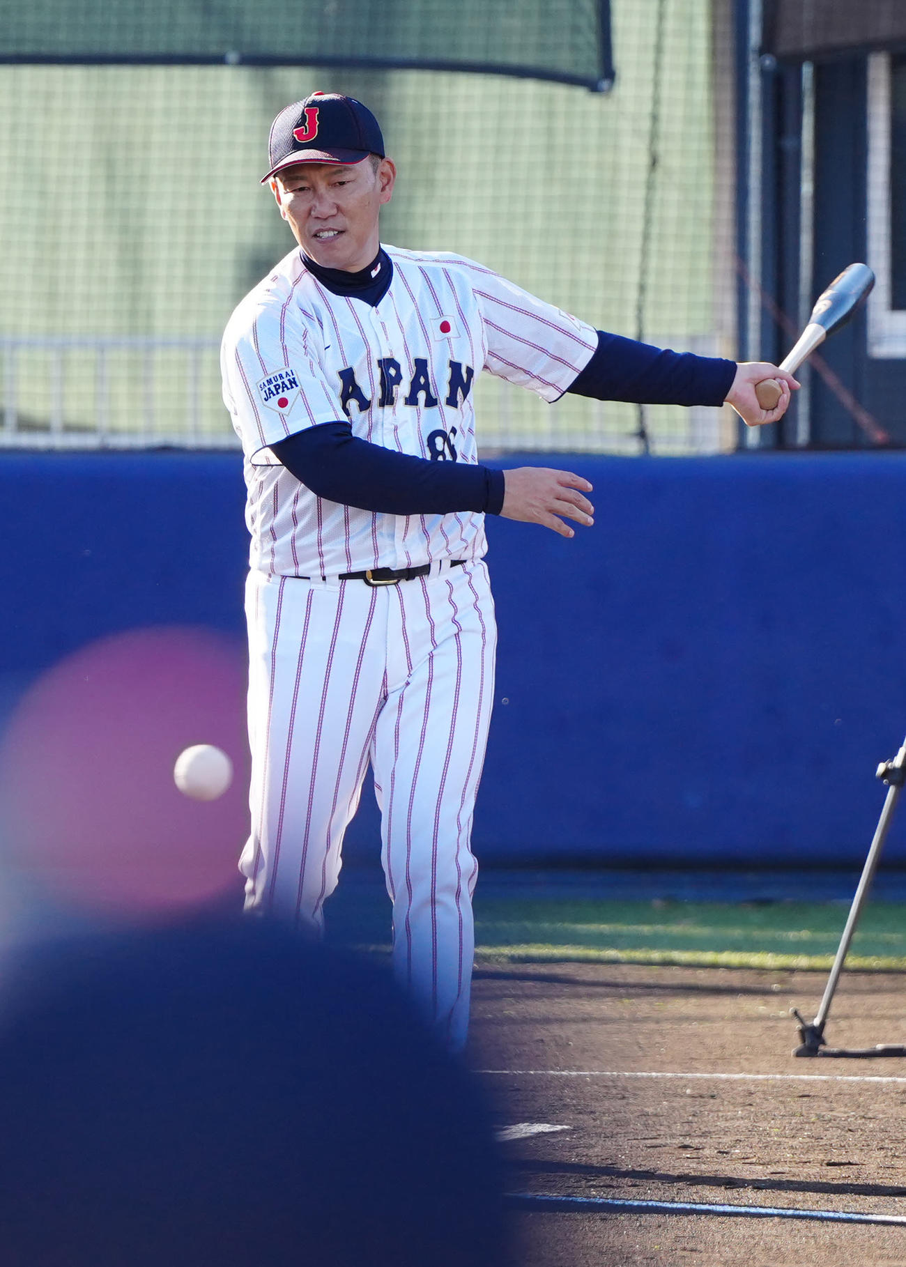 野球教室でノックする侍ジャパン井端監督（撮影・江口和貴）