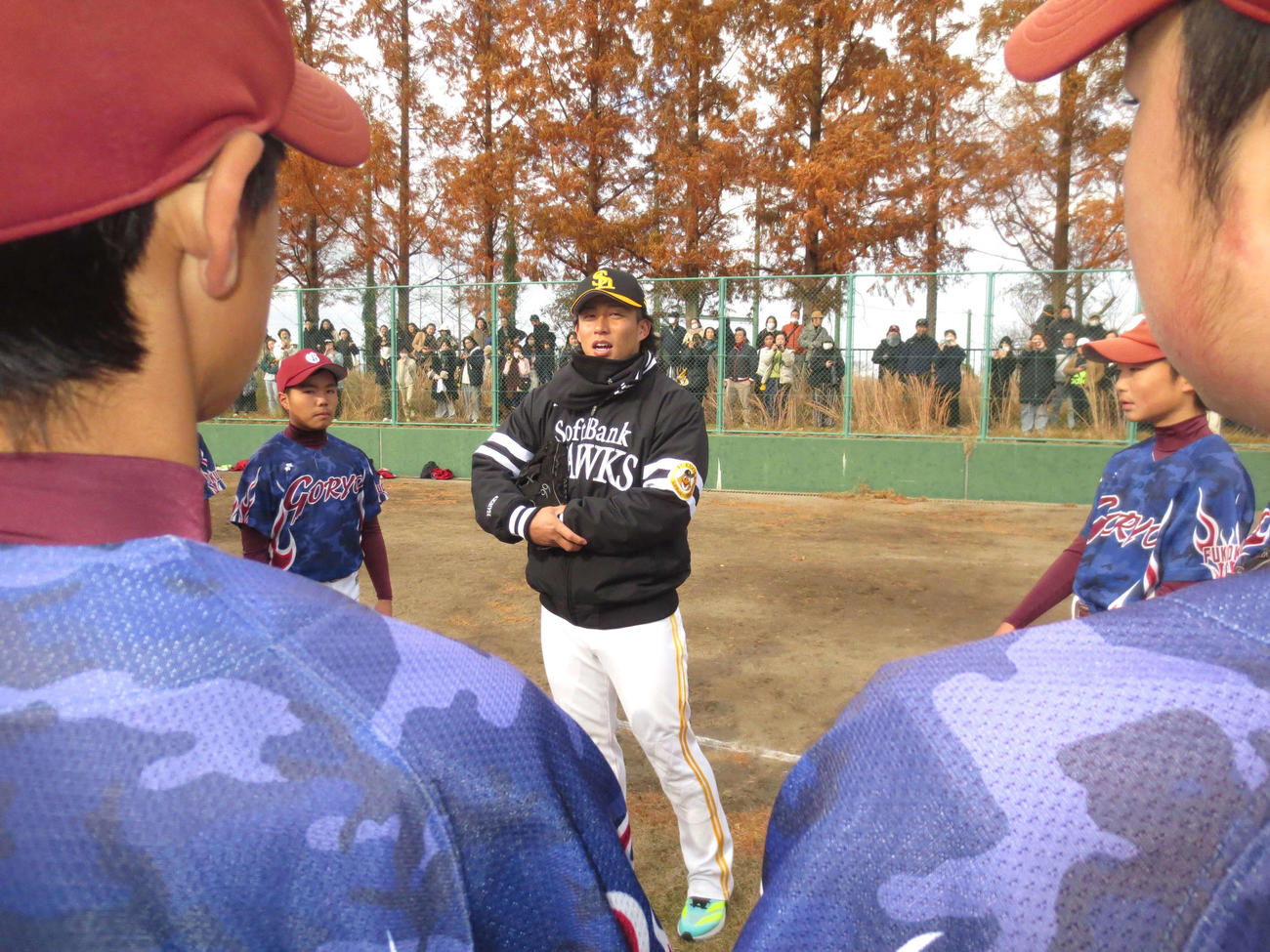 野球教室を行ったフトバンク野村（撮影・佐藤究）