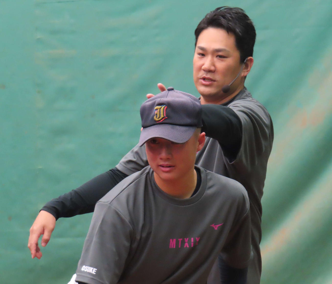 「マー君ラボ　2025 supported by MIZUNO」を開催し、中学生にアドバイスを送る巨人田中将（撮影・水谷京裕）