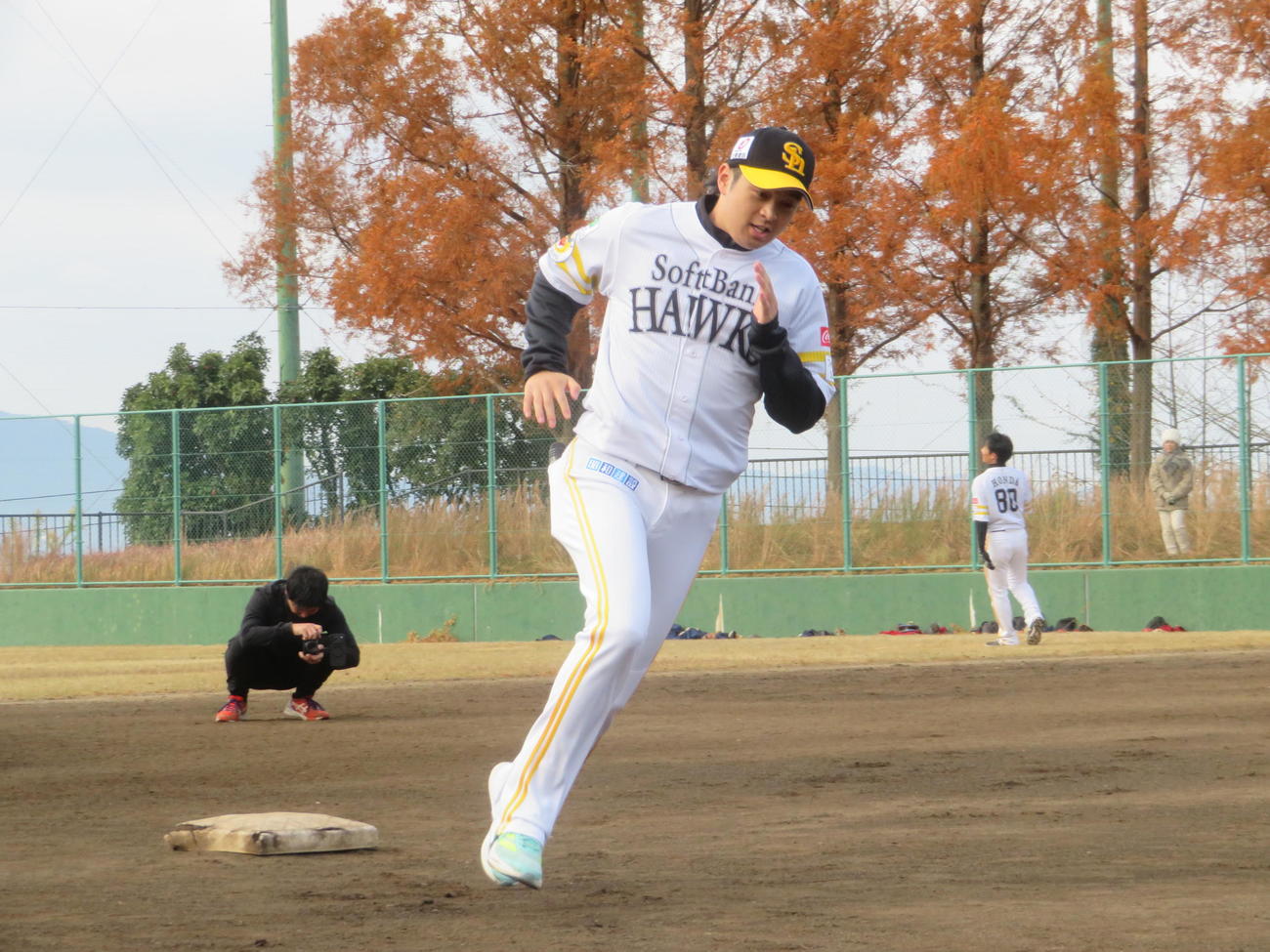 野球教室に参加したソフトバンク川瀬