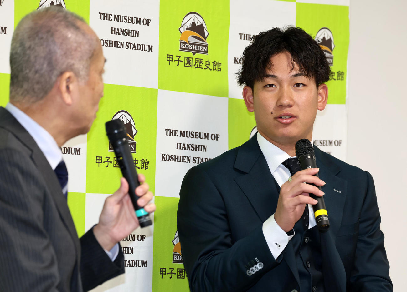 甲子園歴史館でトークショーを行った阪神伊原（撮影・加藤哉）