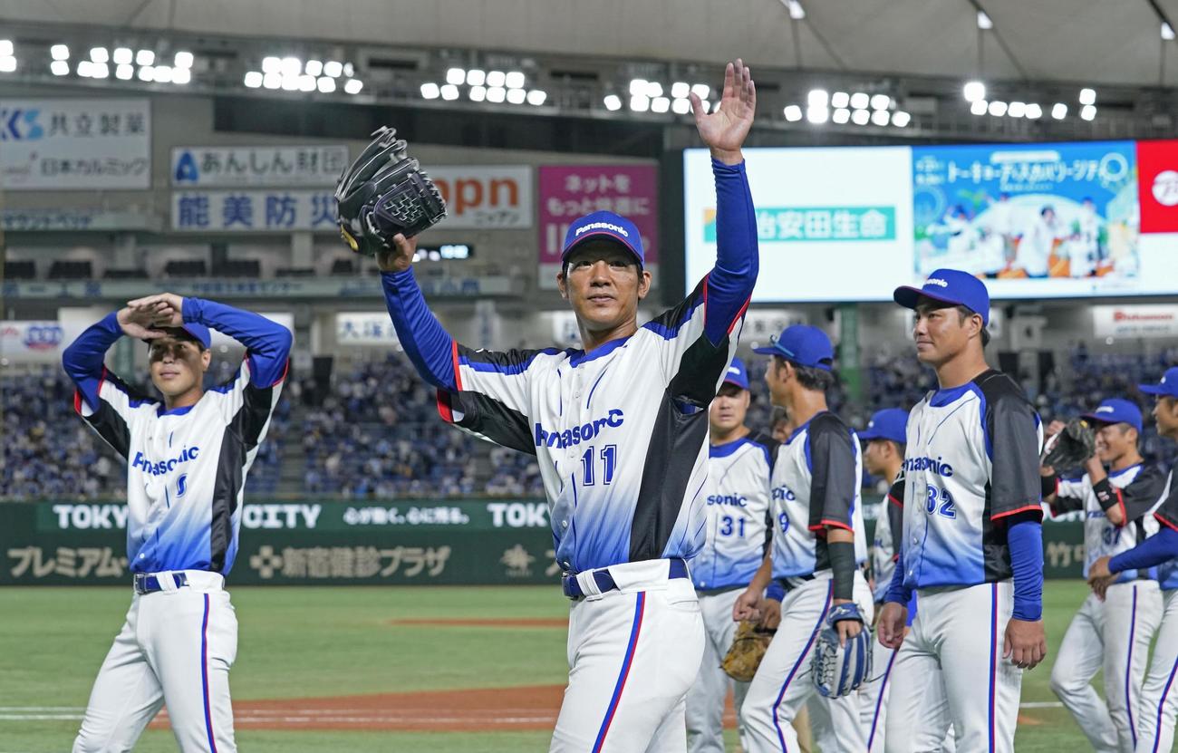 都市対抗野球の1回戦で勝利したパナソニックナイン＝2023年、東京ドーム（共同）