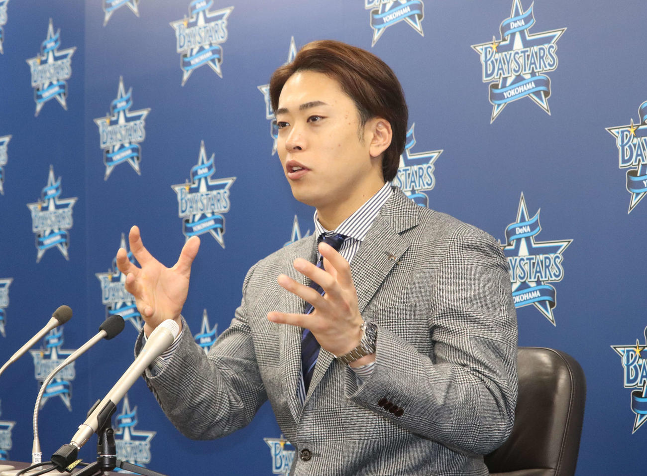 契約更改会見に臨んだDeNA入江（撮影・小早川宗一郎）