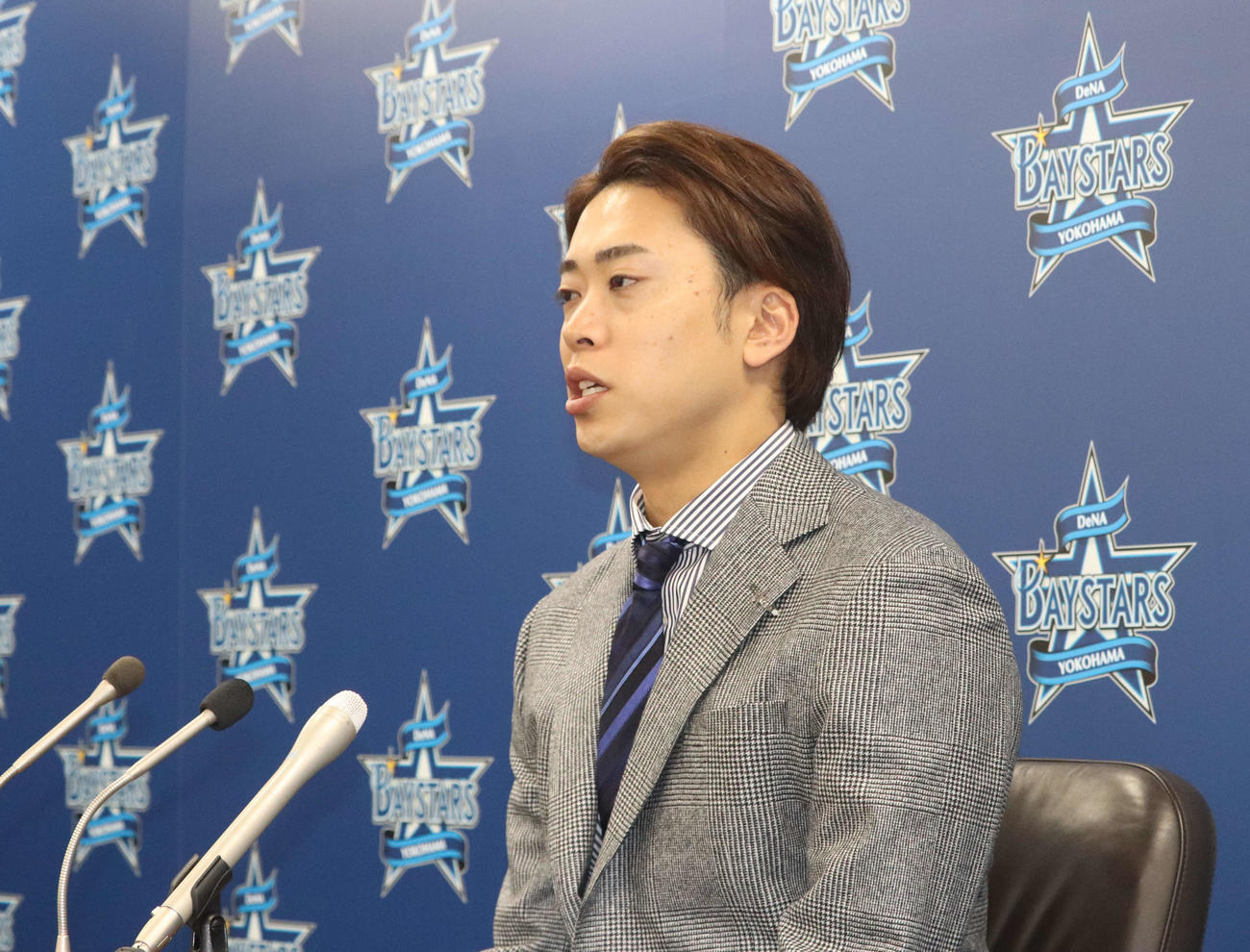 契約更改会見に臨んだDeNA入江（撮影・小早川宗一郎）