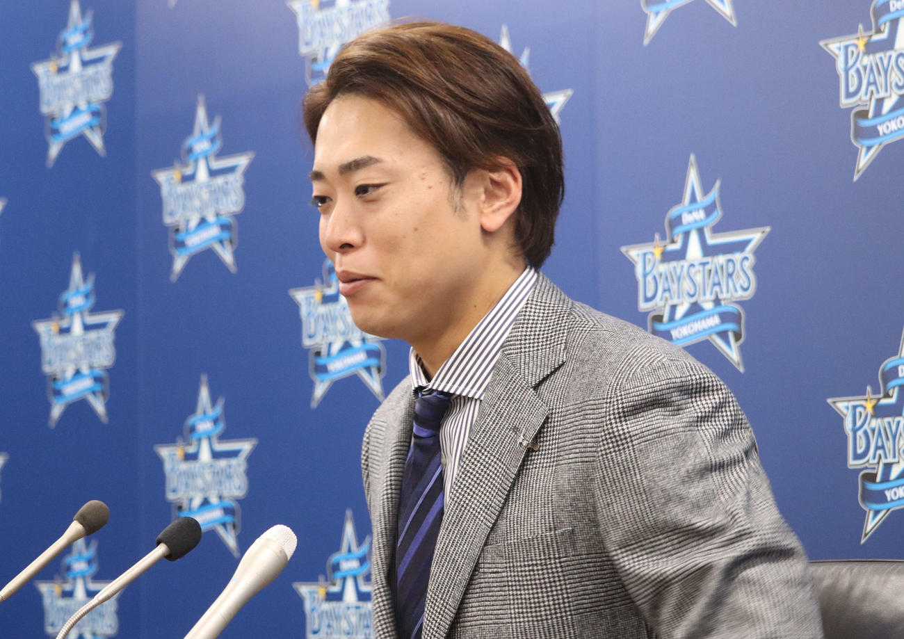 契約更改会見に臨んだDeNA入江（撮影・小早川宗一郎）