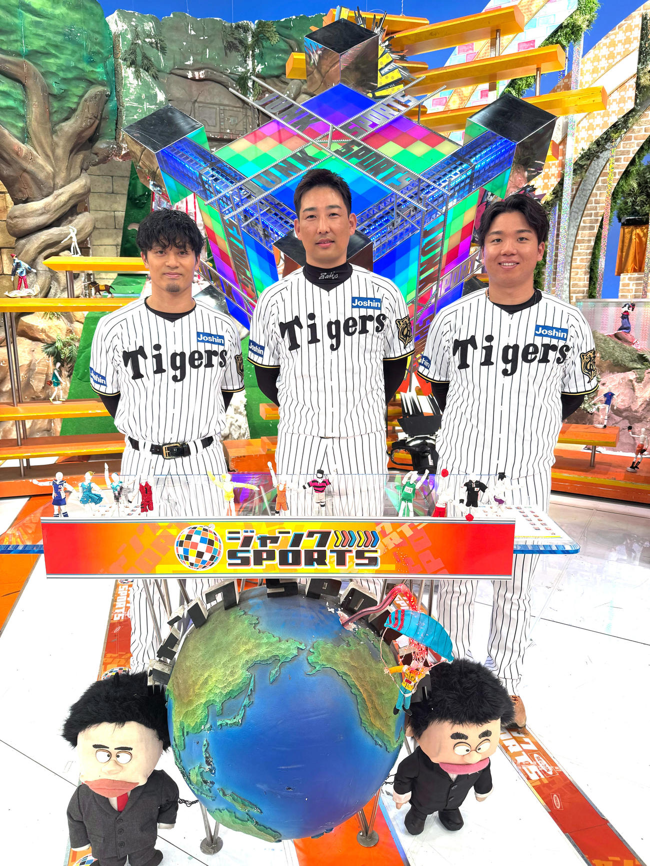 フジテレビ「ジャンクSPORTSプロ野球12球団トーク日本シリーズSP 2025」に出演した阪神の選手たち、左から坂本、岩崎、村上（C）フジテレビ