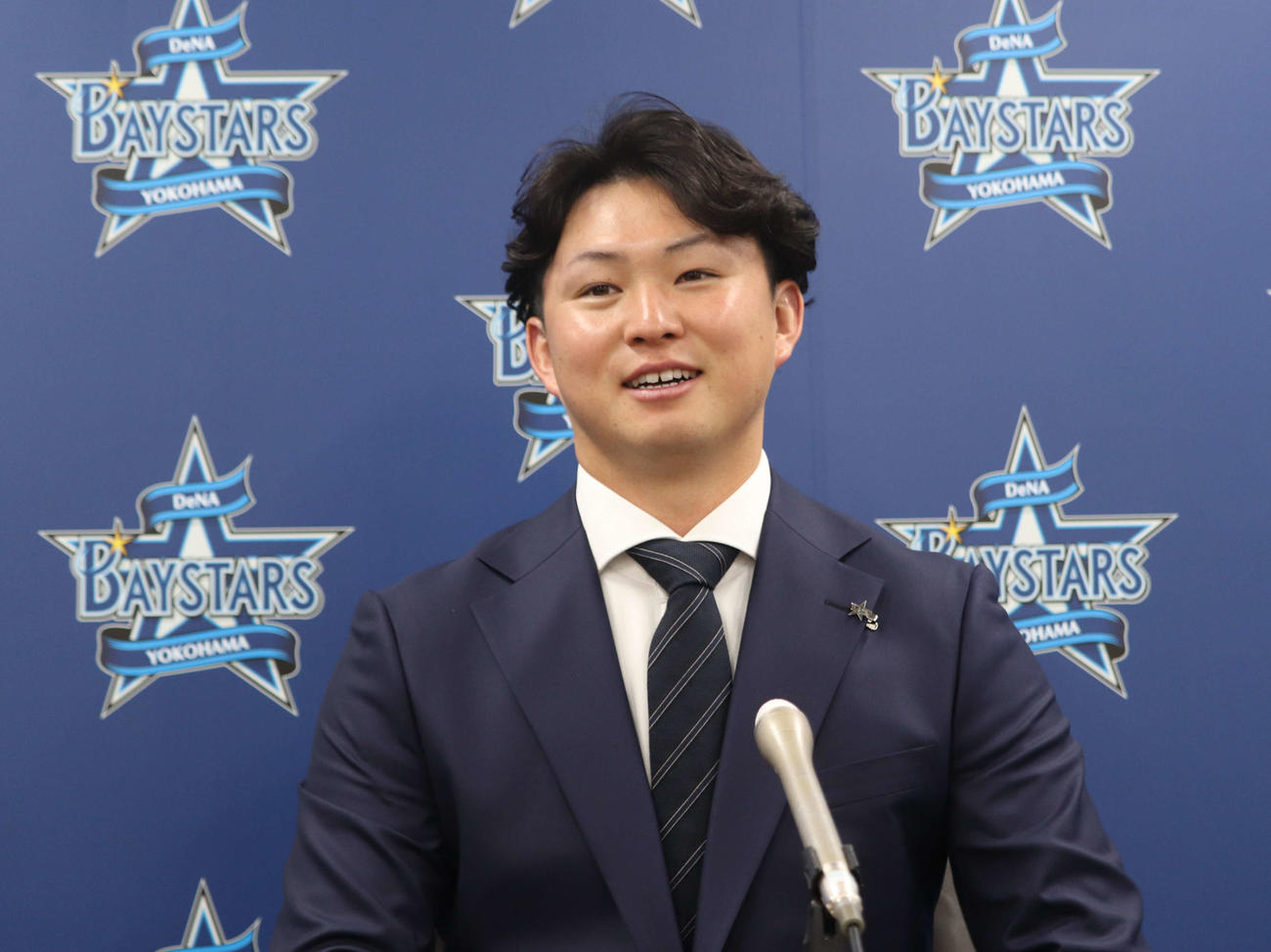 契約更改会見に臨んだDeNA竹田（撮影・小早川宗一郎）