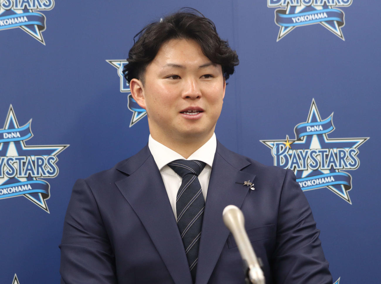 契約更改会見に臨んだDeNA竹田（撮影・小早川宗一郎）