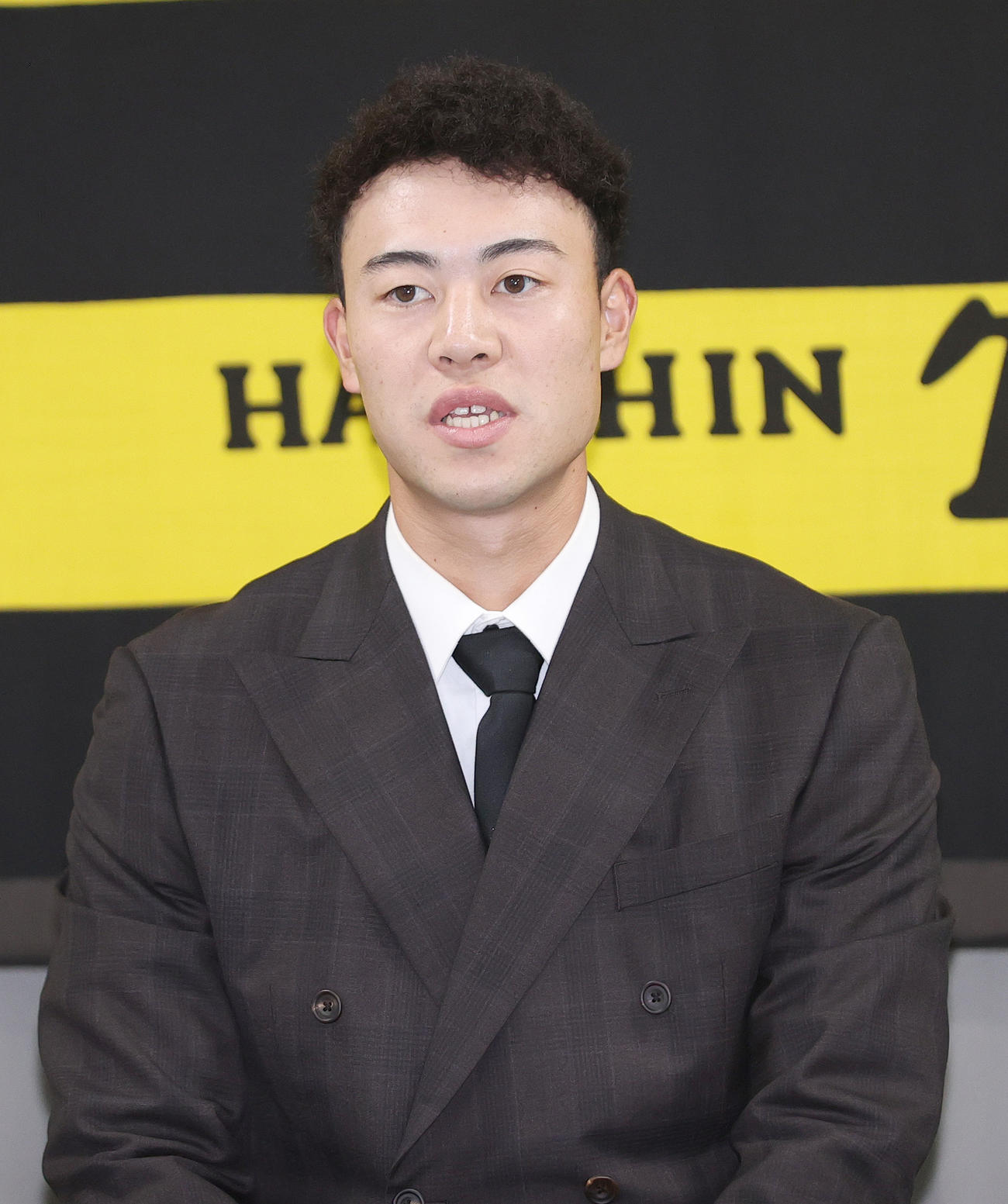 契約更改を終え会見する阪神佐野（撮影・上山淳一）