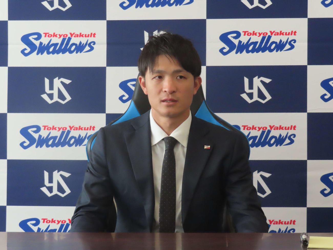 ヤクルト】宮本丈500万増2800万円でサイン 来季狙う真中満の代打安打31
