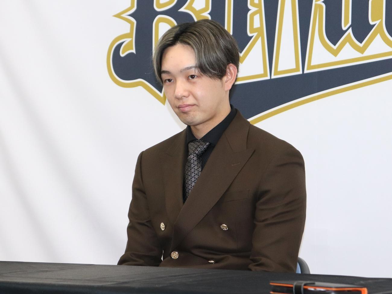 契約更改を終え、会見するオリックス大里（撮影・中島麗）