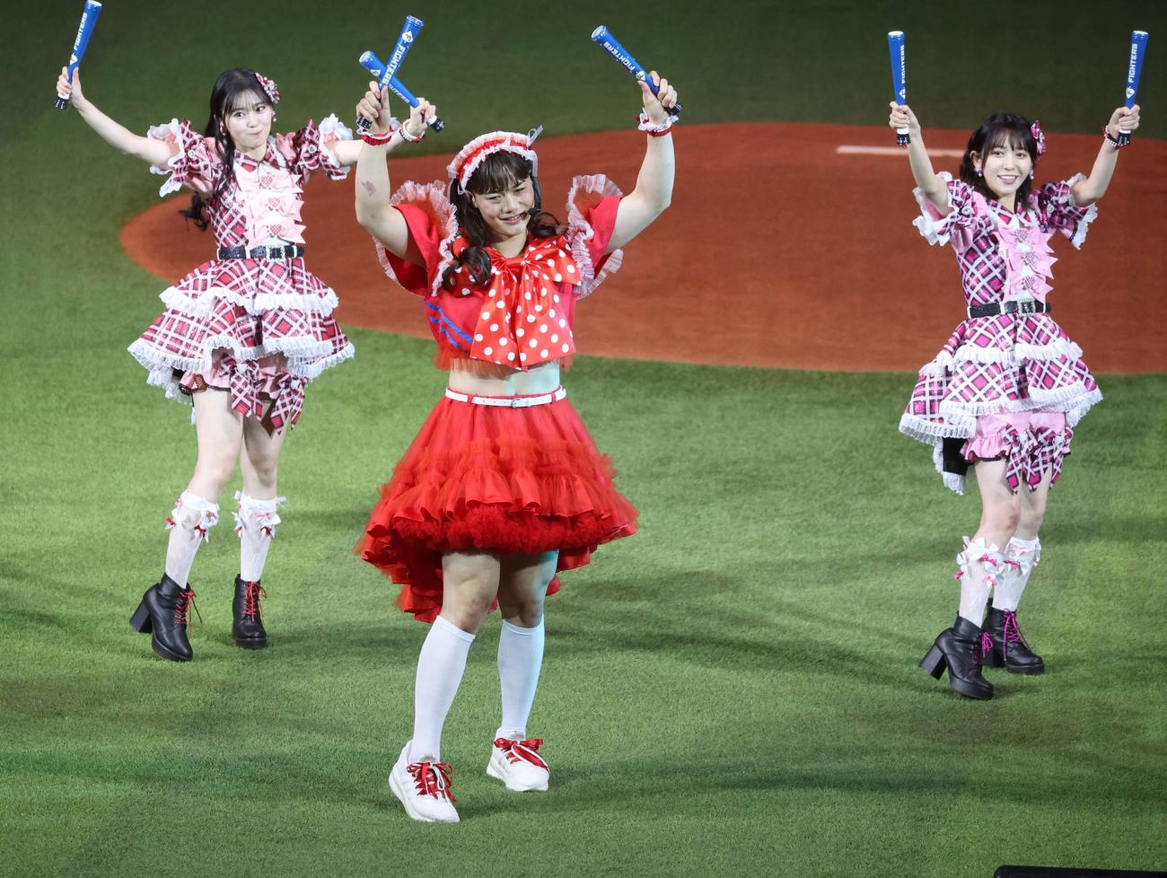 「超ときめきハート宣伝部」とコラボする清宮フレンズの清宮幸（撮影・黒川智章）