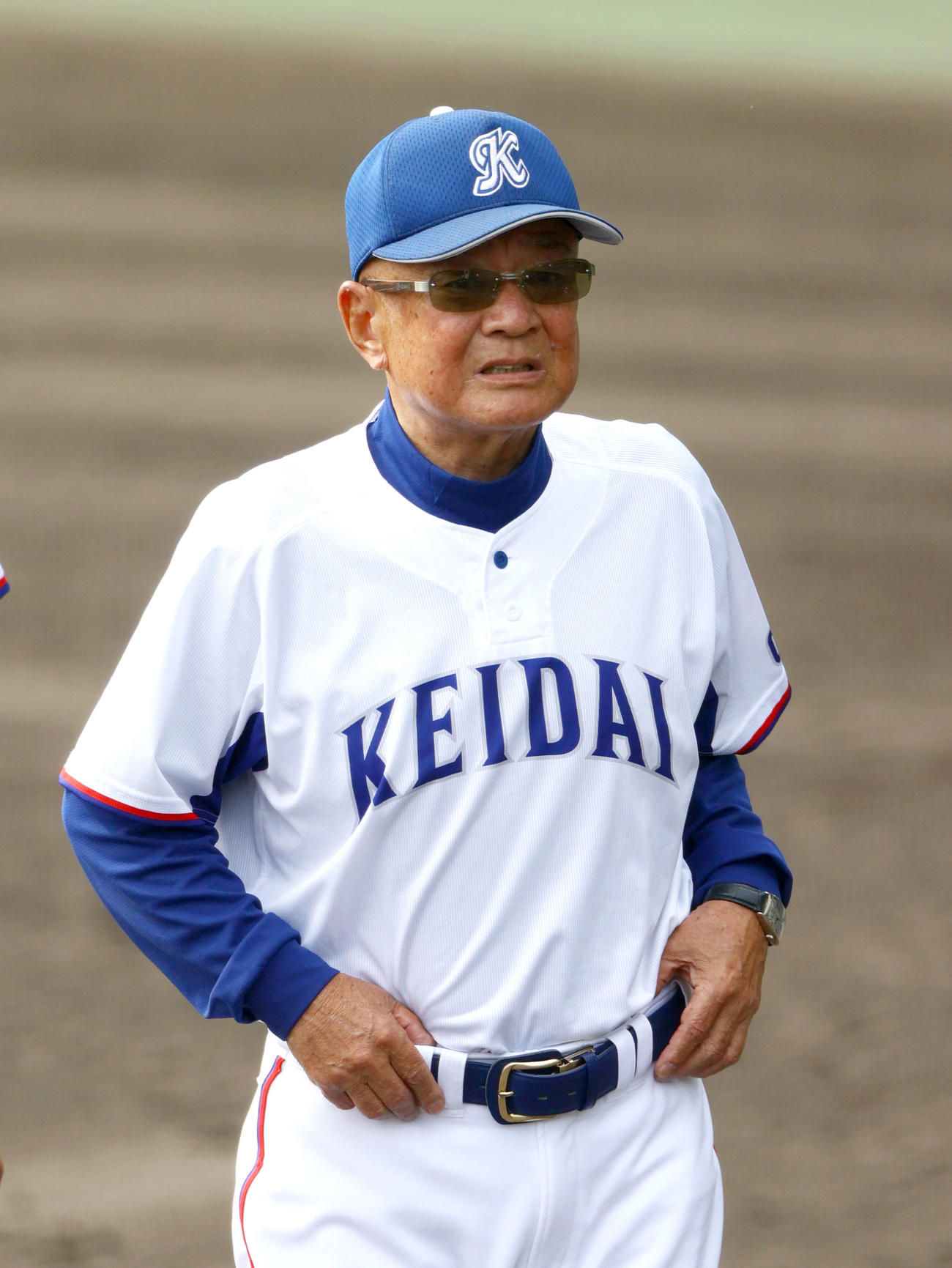大経大対大商大　試合を終えあいさつする大経大の高代監督（2024年5月20日撮影）