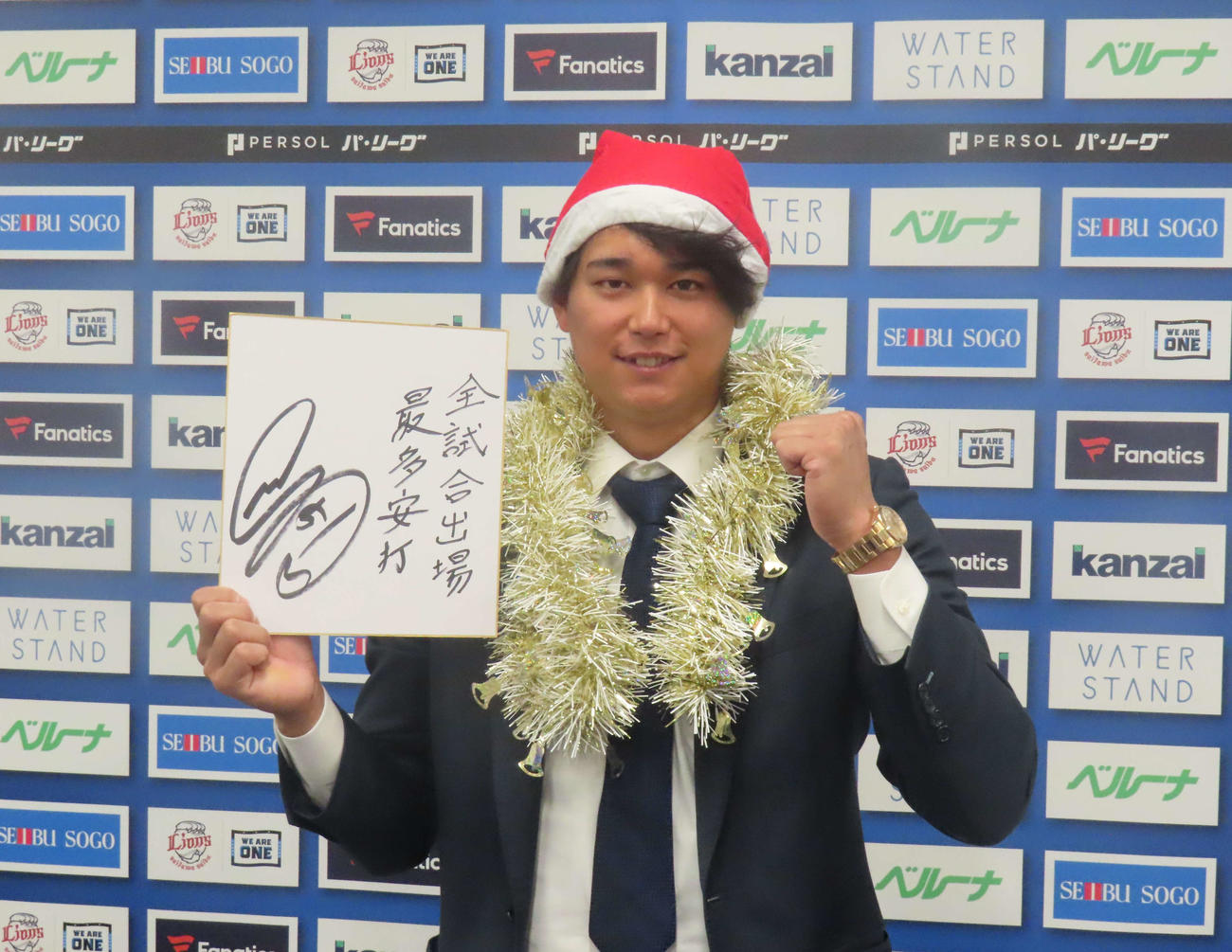 契約更改を終え、会見に臨んだ西武西川（撮影・北村健龍）