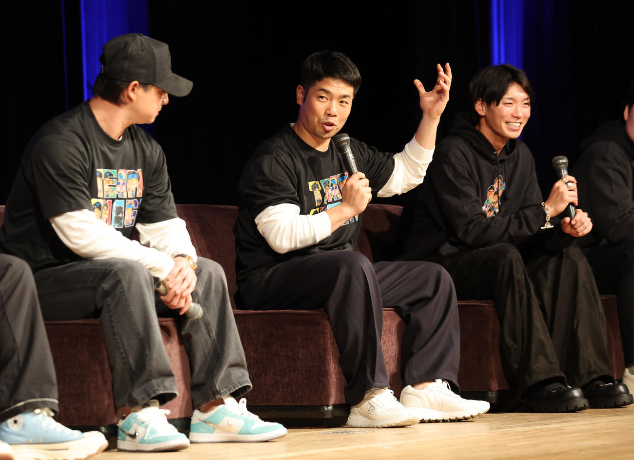 トークショでファンを楽しませたソフトバンク近藤、左はロッテ藤岡、右はオリックス石川（撮影・梅根麻紀）