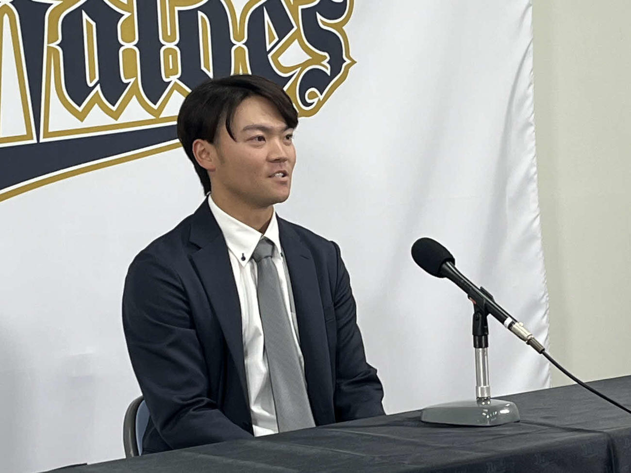 契約更改を終えたオリックス山中（撮影・村松万里子）