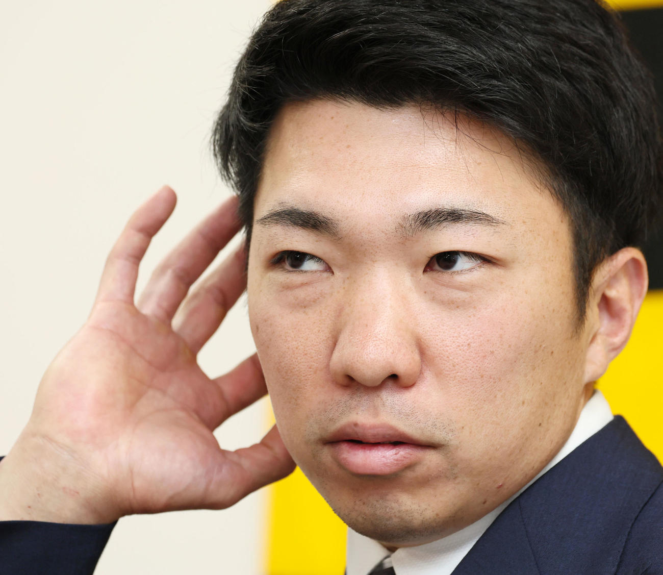 契約更改を終え会見する石井（撮影・加藤哉）