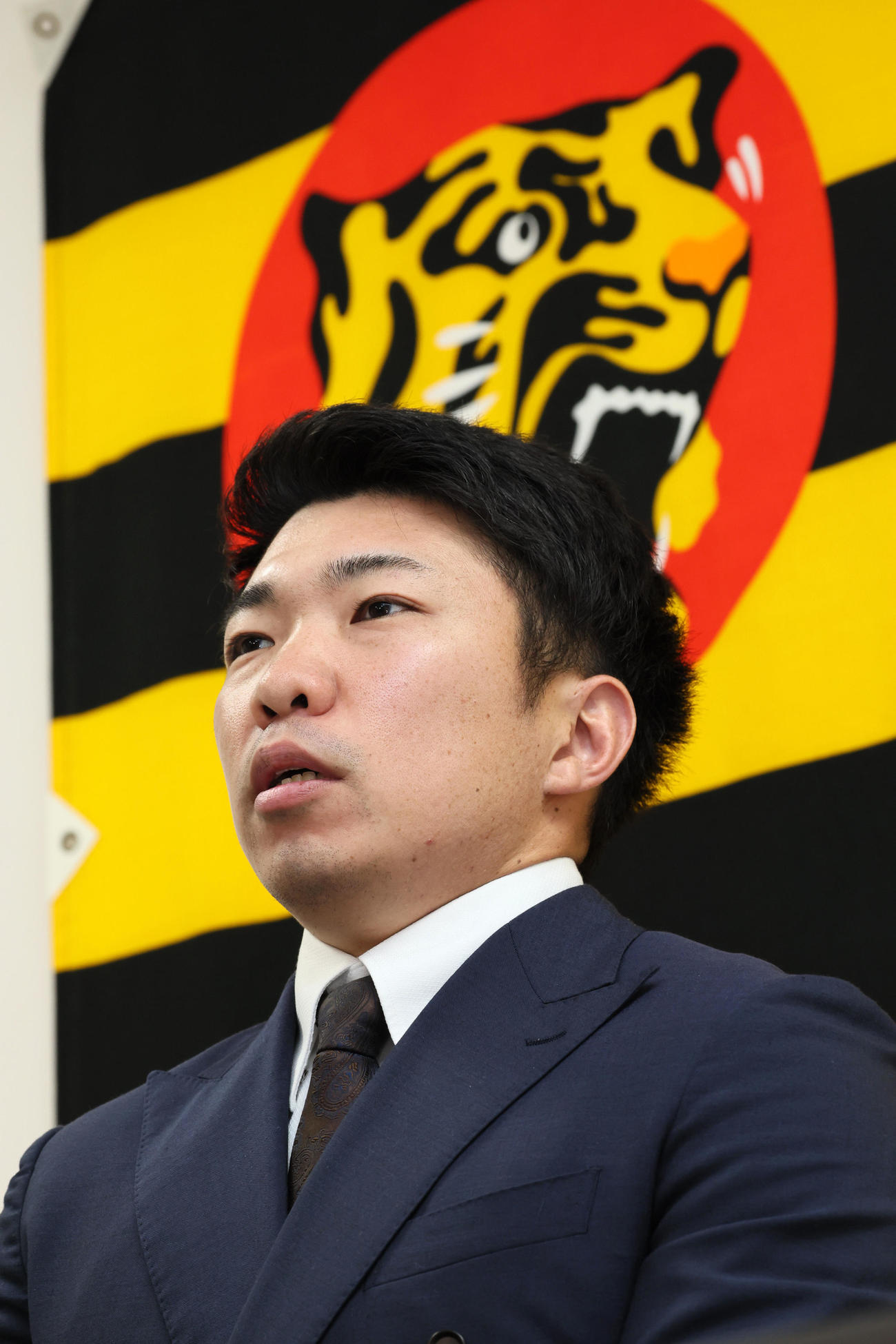 契約更改を終え会見する石井（撮影・加藤哉）