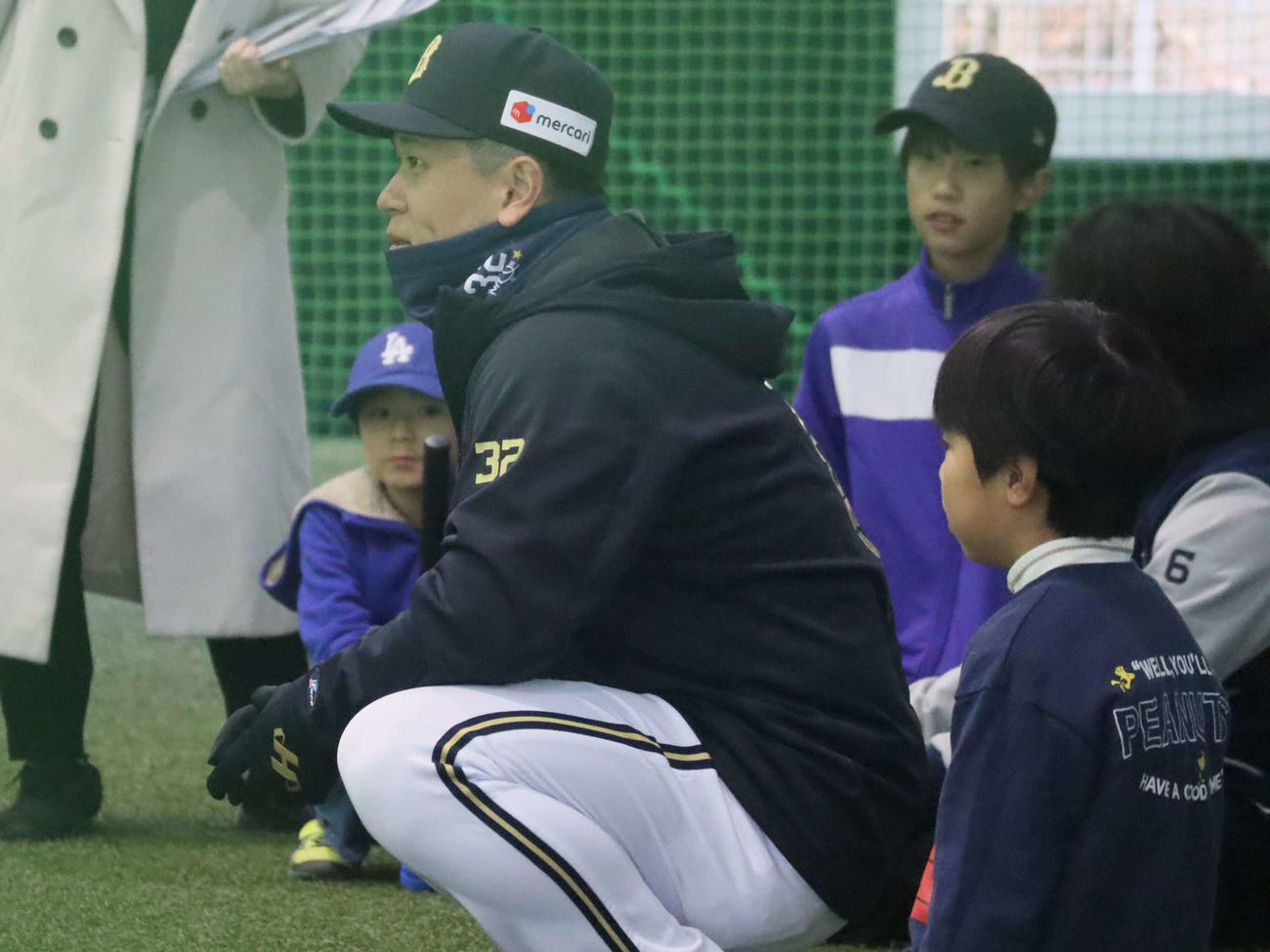 野球教室で子どもたちとふれ合うオリックス福永（撮影・村松万里子）