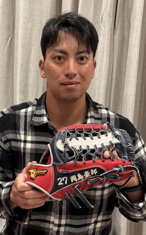 楽天】小郷裕哉、“岡島魂”宿しグラウンドに立つ「タケさんのグローブと