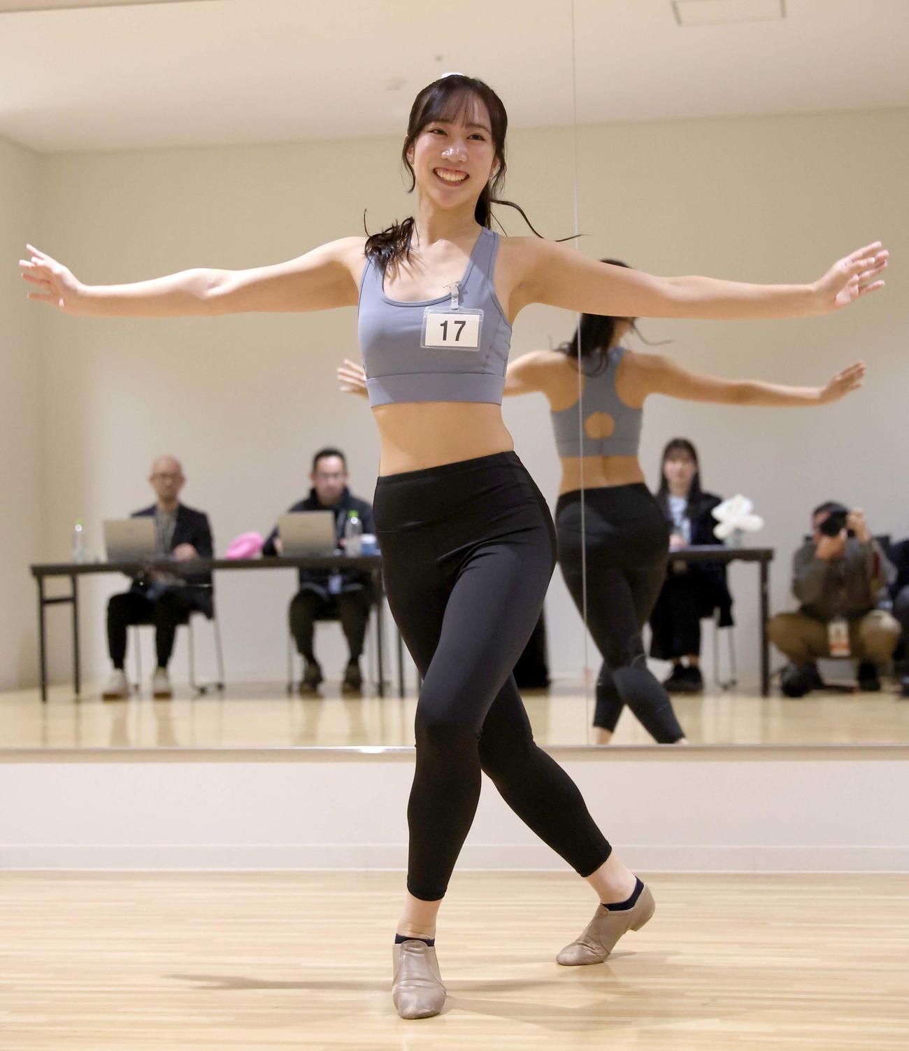 最終審査でダンスを披露する石田さん（撮影・黒川智章）