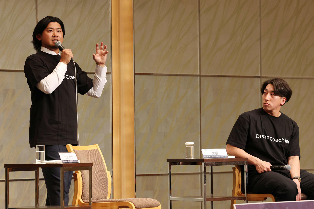 「THE BASEBALL INTELLIGENCE 2025」ドリームコーチングで投球術を語るカブス今永（左）と巨人大勢（撮影・宮地輝）