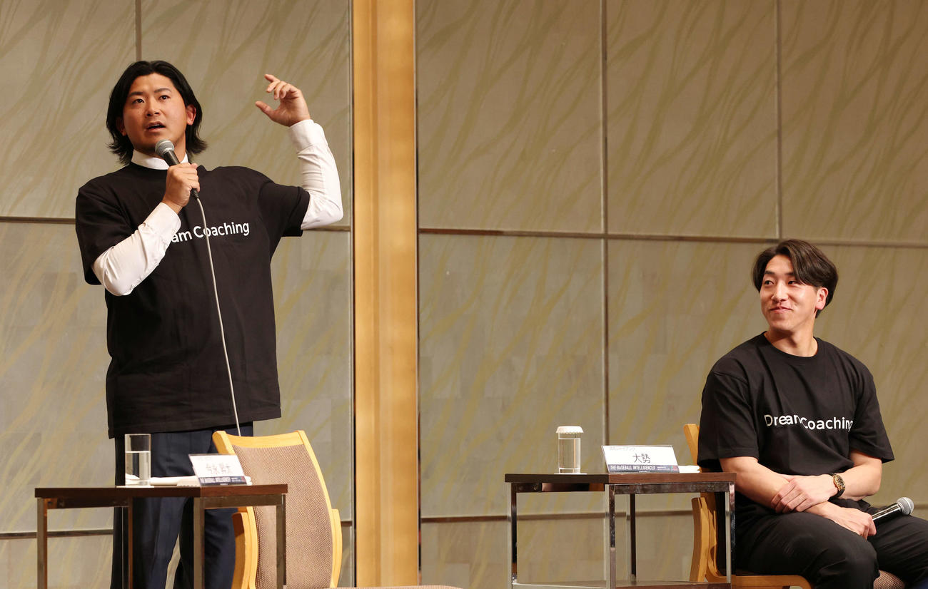 「THE BASEBALL INTELLIGENCE 2025」ドリームコーチングで投球術を語るカブス今永（左）と巨人大勢（撮影・宮地輝）