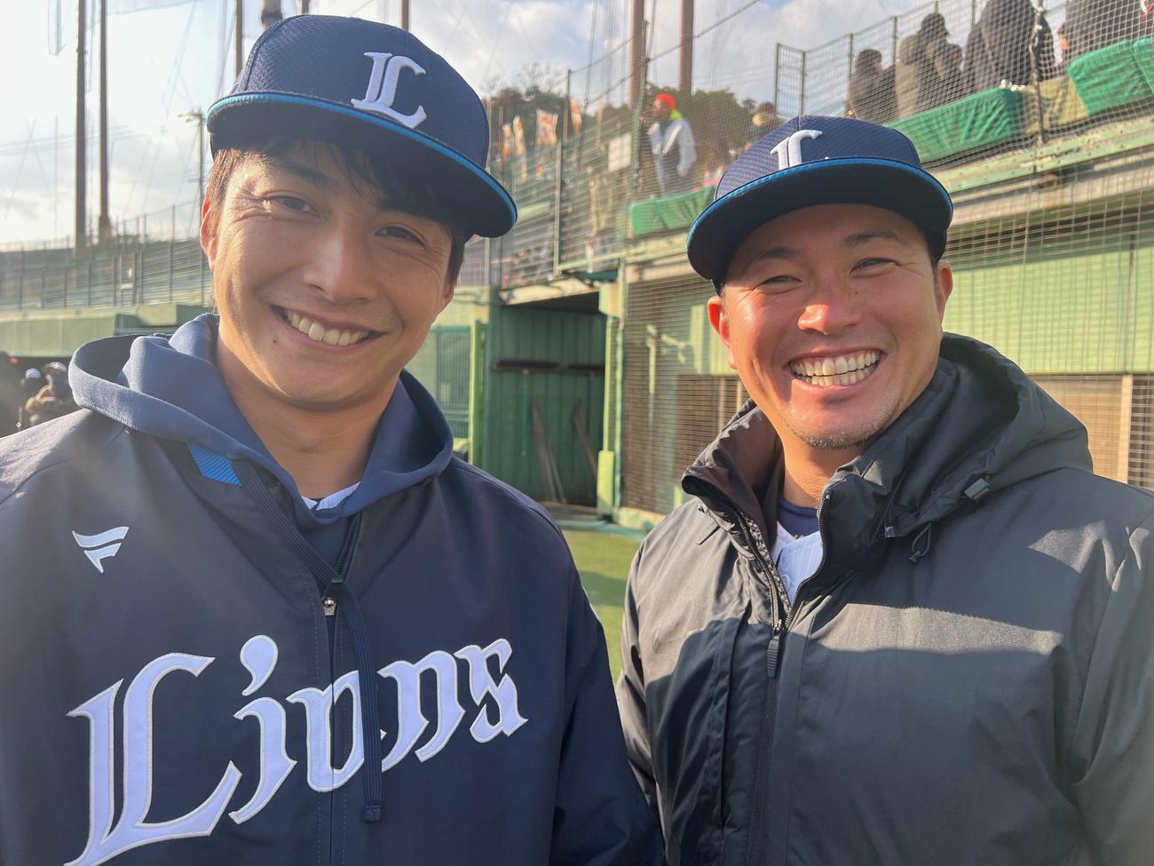 「栗山巧杯」に参加した西武岡田3軍野手コーチ（右）と森脇（撮影・金子真仁）