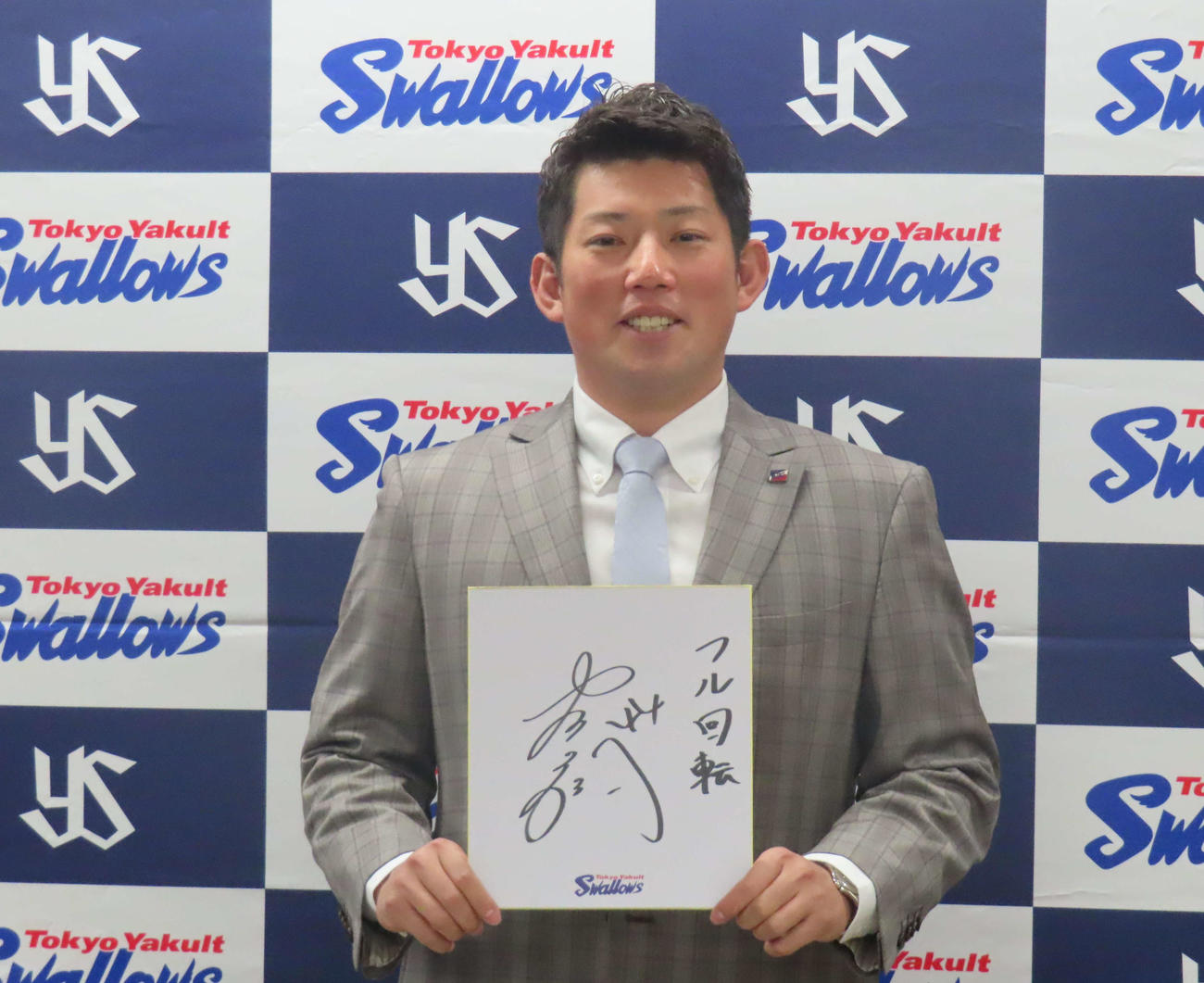 契約更改を終え、会見に臨んだヤクルト大西（撮影・北村健龍）