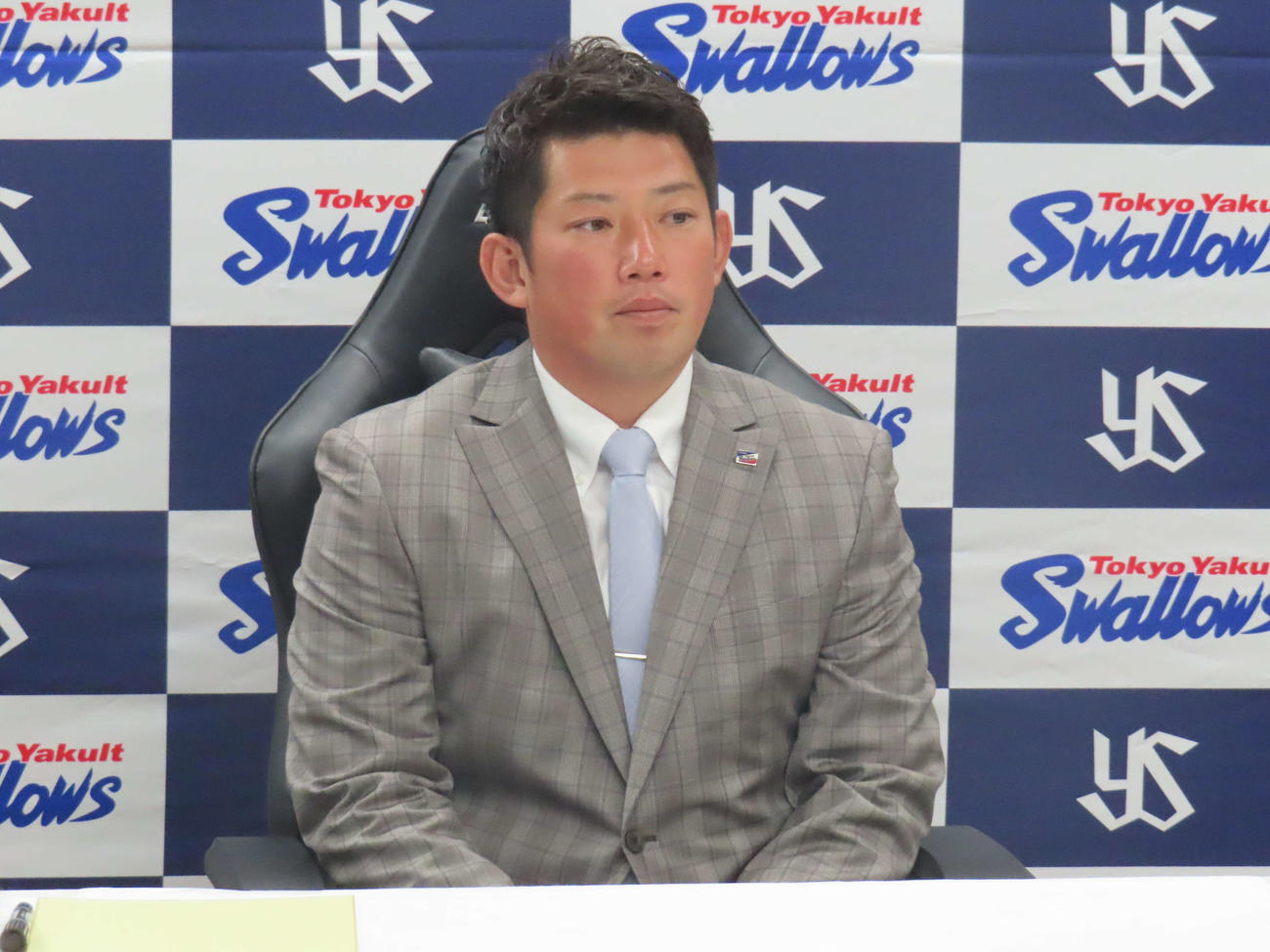 契約更改を終え、会見に臨んだヤクルト大西（撮影・北村健龍）