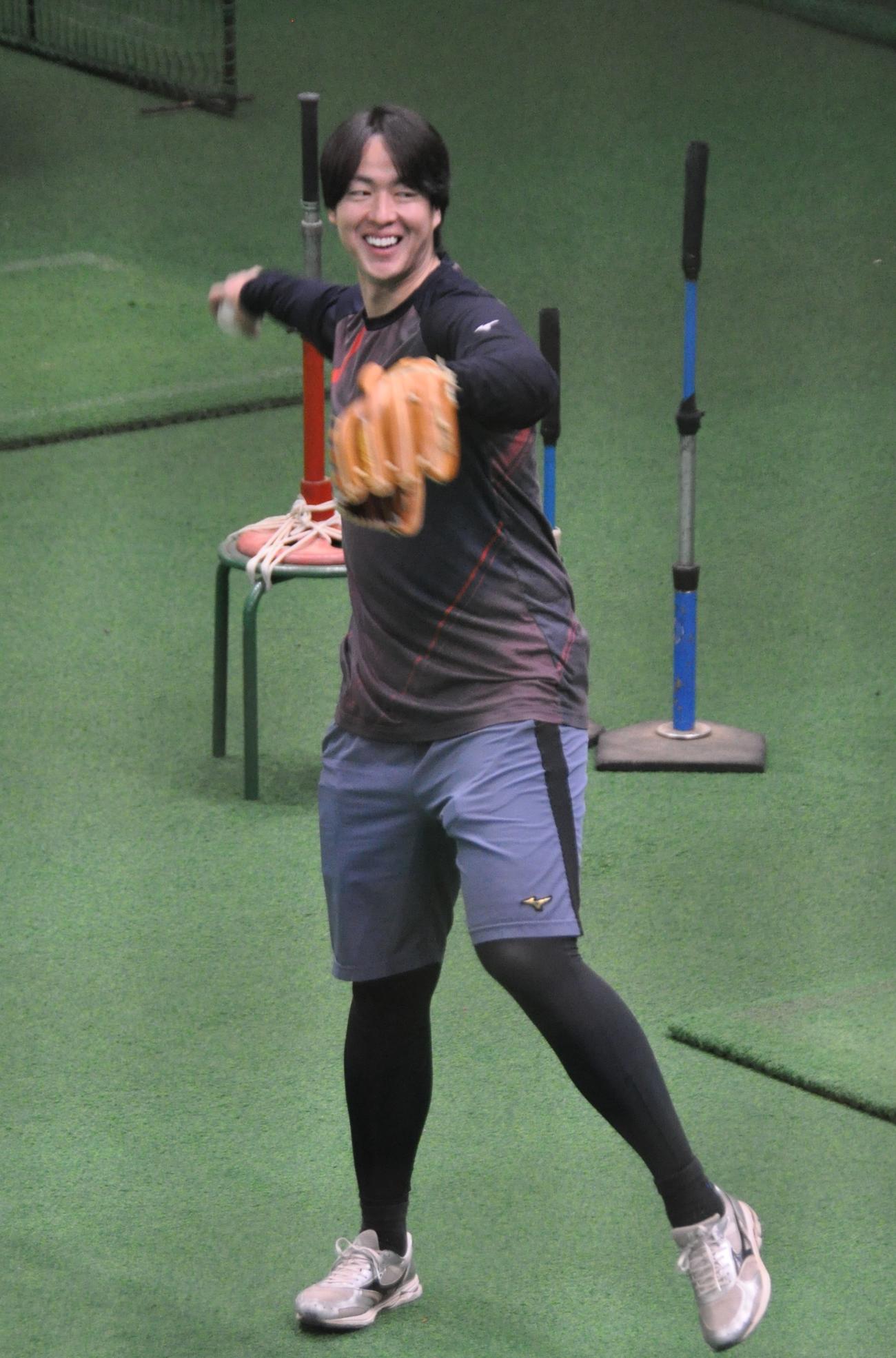 中日梅津は右肩手術後初のキャッチボールを行う