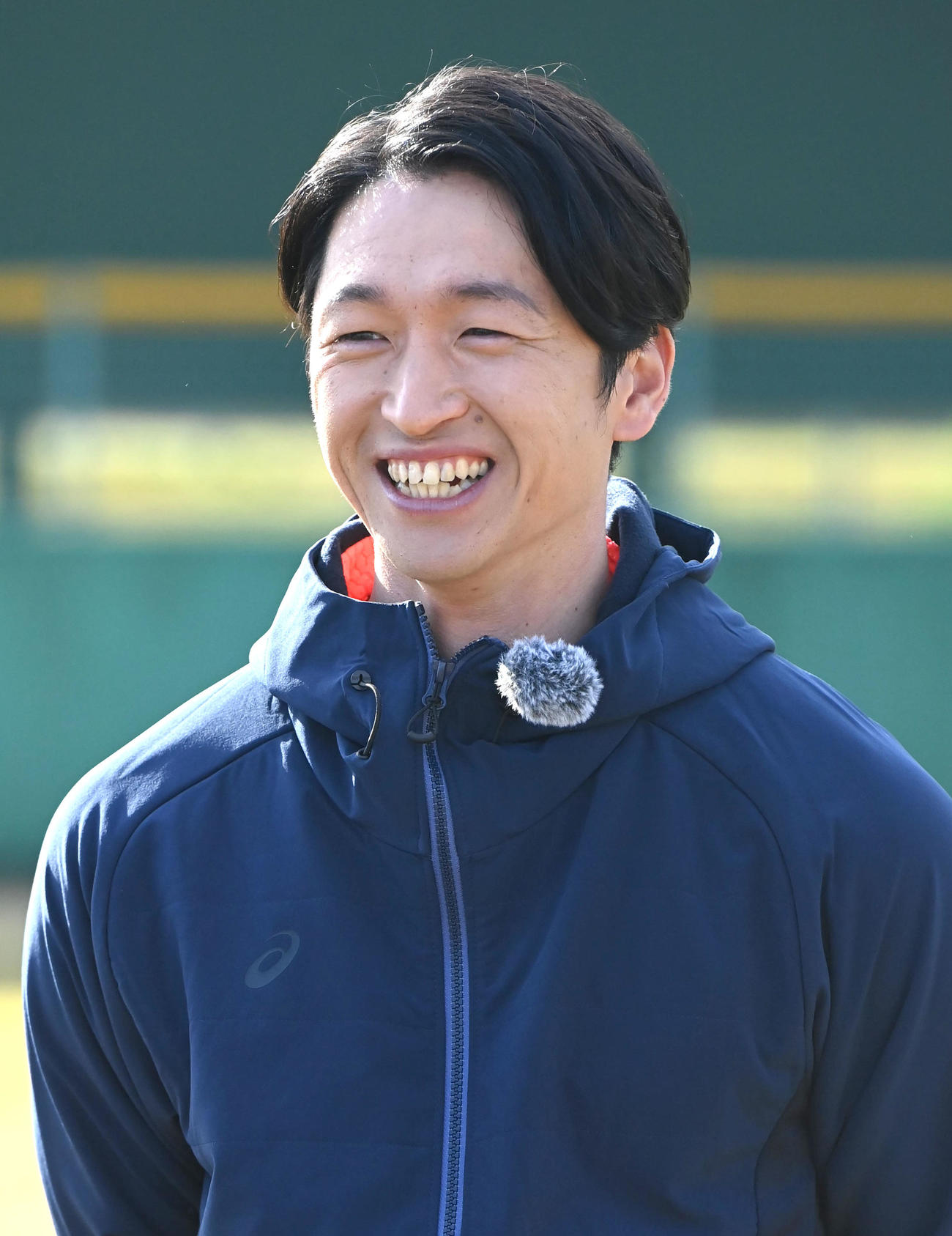 笑顔を見せる近本（2025年12月撮影）