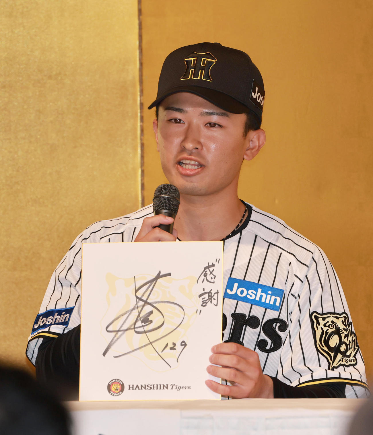 ファンミーティングで座右の銘を披露するドラフト育成2巡目山崎（撮影・上田博志）