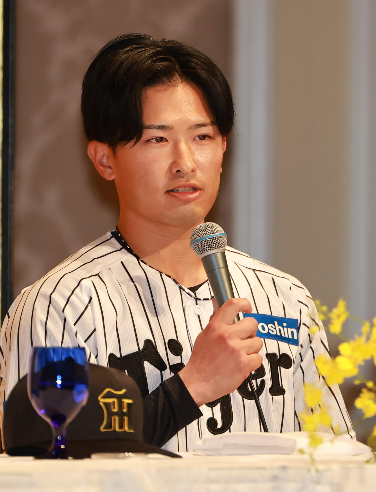 入団発表会で自身をアピールする山崎（撮影・上田博志）