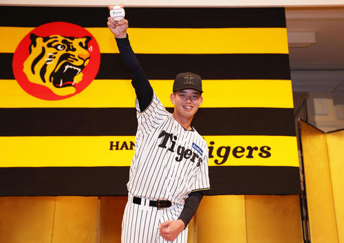 野球 阪神】ドラ4右腕奮起、バースつけた背番号「44といえば早瀬朔と思って