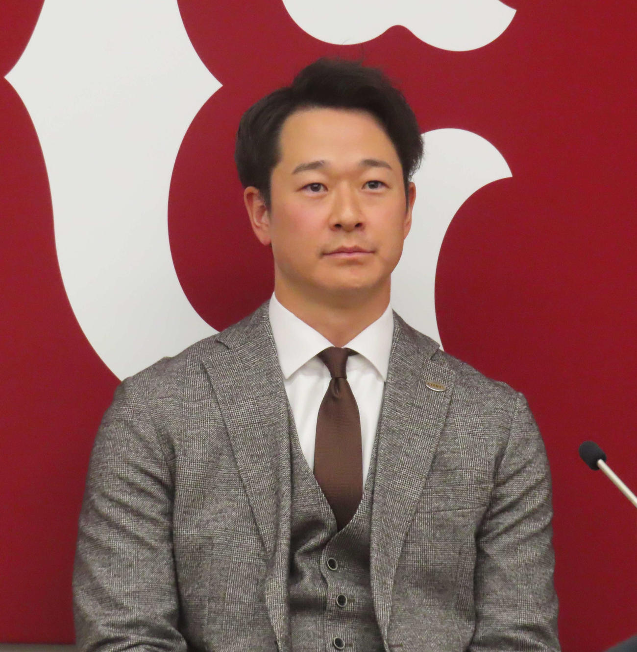 契約更改交渉を終え、会見に臨む巨人中川（撮影・水谷京裕）