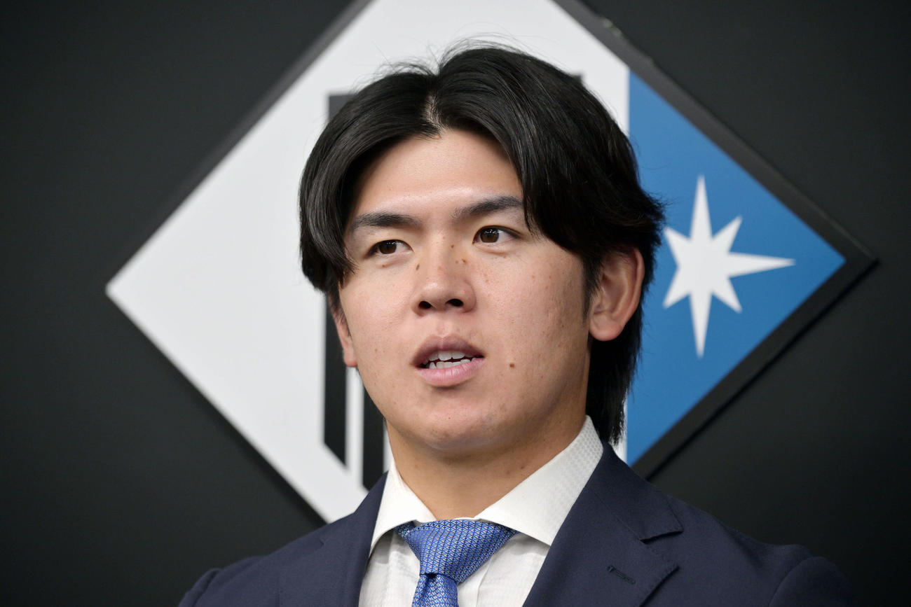 契約更改を終え来シーズンの抱負を語る日本ハム清水優（撮影・滝沢徹郎）